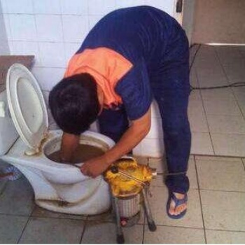 蔡甸區(qū)專業(yè)班子長期疏通下水道，24小時馬桶疏通服務(wù)