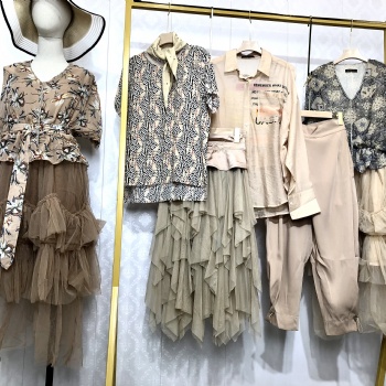 西南片區(qū)品牌折扣女裝大碼女裝源成都服裝批發(fā)
