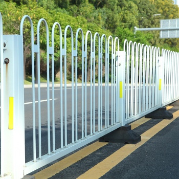 惠州道路中間隔離欄 報(bào)價(jià)乙型護(hù)欄 深圳防眩交通安全隔離欄