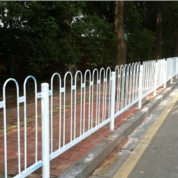 廣州機(jī)場廣告板噴塑市政道路交通護(hù)欄 甲型隔離欄 惠州京式路邊欄桿