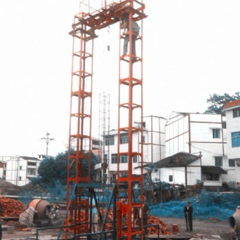 衡水深州市九通牌可備案龍門架生產(chǎn)廠家=建筑施工用的升降機(jī)