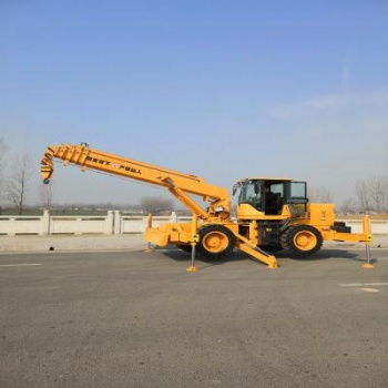 輪式越野起重機 復雜地形行走四驅越野吊車 爬坡吊重行走吊車