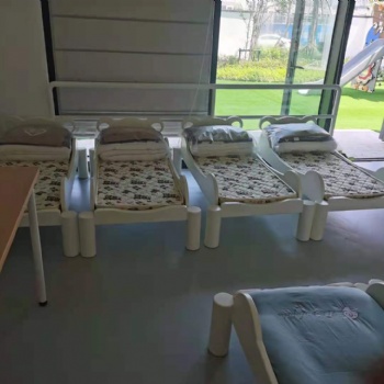 舊館搬家鋼琴搬運(yùn)家和搬家