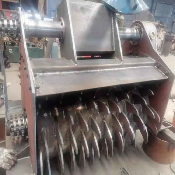 拖拉機(jī)帶樹根粉碎機(jī) 打樹墩機(jī) 衡水樹根破碎機(jī)