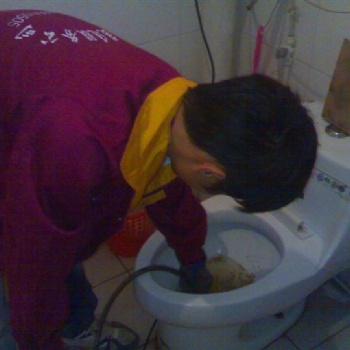 漢陽鐘家村機(jī)械疏通下水道專業(yè)班子，廚房管道疏通快速上門