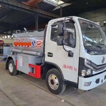 藍(lán)牌2噸油罐車廠家**價(jià)格