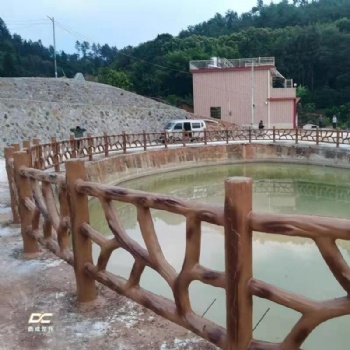 水泥仿木護(hù)欄園林景觀護(hù)欄河道堤壩護(hù)欄