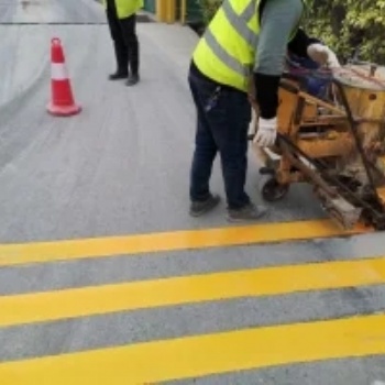 廣州小區街道停車位舊標線改造 舊線清除 重劃新線