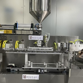 醬料包裝機 多列異形袋液體包裝機 液體異形袋包裝機
