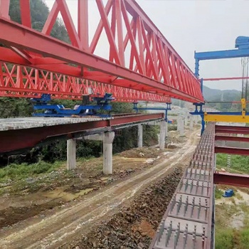 甘肅張掖架橋機(jī)銷售公司180噸橋機(jī)平穩(wěn)架梁