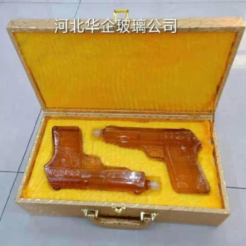 河間華企生產(chǎn)異形造型創(chuàng)意泡酒瓶透明精美個(gè)性醒酒器