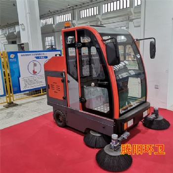 山東騰陽(yáng)1.9米駕駛式電動(dòng)掃地車(chē)