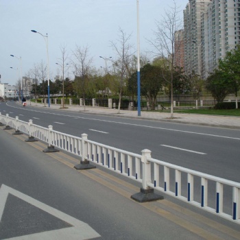 廣東汕尾,鋅鋼護欄鐵路護欄,鐵路護欄生產廠,出口桃型柱護欄