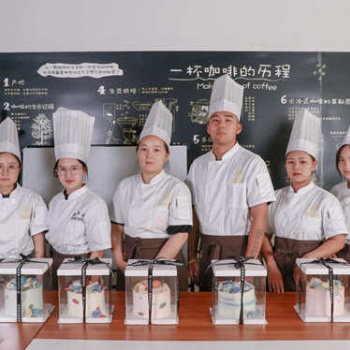 寶媽在鄉鎮開蛋糕店賺錢嗎 杭州西點蛋糕培訓學校哪家好