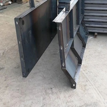 高鐵AB墻鋼模具-凱亞定制與加工-防撞墻預(yù)制鋼模板