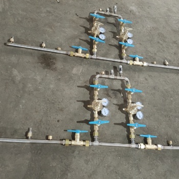 廠家大量供應不銹鋼集裝格匯流排氧氣氬氣工業(yè)高壓氣體匯流排