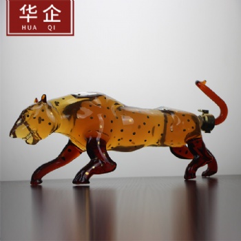 河間華企生產(chǎn)異形動(dòng)物豹子造型玻璃工藝泡酒瓶750ml