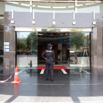 中山西門子自動門安裝，古鎮(zhèn)松下感應門維修，免費上門測量設計