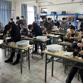 南寧叉車培訓考叉車證提供技工培訓服務