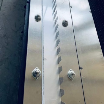 不銹鋼景觀草石隔離帶