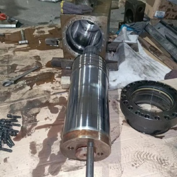 維修江蘇亞威160噸4米液壓數(shù)控折彎機(jī)油缸漏油更換密封圈