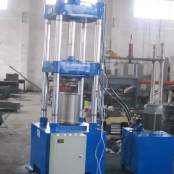 廠家德博機械主要生產 200升大桶設備 制桶設備 各種 卷板機 翻邊機 成型機 設備