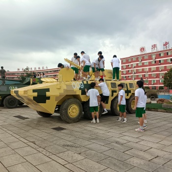 研學教育設備動態裝甲車模型體驗