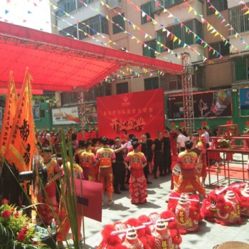 南海禮儀慶典策劃執(zhí)行公司軒慶晚會(huì)舞臺(tái)搭建慶典舞臺(tái)桁架背景拱門立柱出租及場(chǎng)地布置安裝