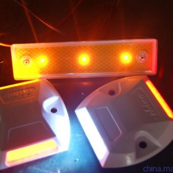 深圳瑞爾利隧道行車引導(dǎo)系統(tǒng) LED智能誘導(dǎo)燈 有緣道釘