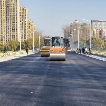 深圳瀝青混泥土施工價(jià)格 水泥瀝青路面施工 瀝青路面施工圖片大全
