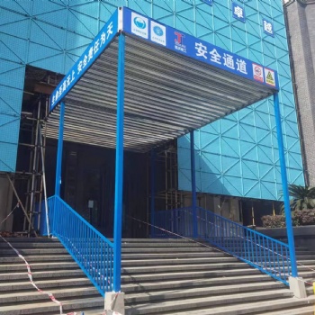 重慶安全通道通道防護(hù)棚施工電梯防護(hù)棚人行通道棚
