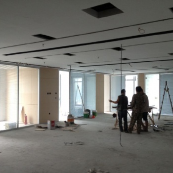 深圳辦公玻璃隔斷系統廠家包安裝