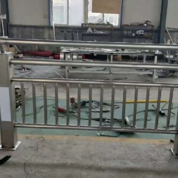 供應各種不銹鋼防護欄，鐵藝圍欄，學校圍欄，幼兒園護欄