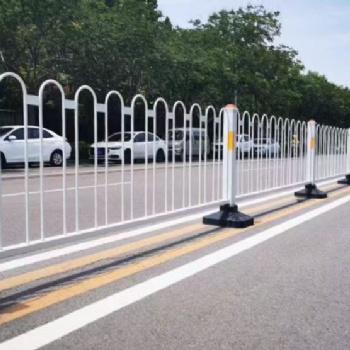 森派市政道路護(hù)欄 倒U型隔離欄 機(jī)非護(hù)欄安裝方便